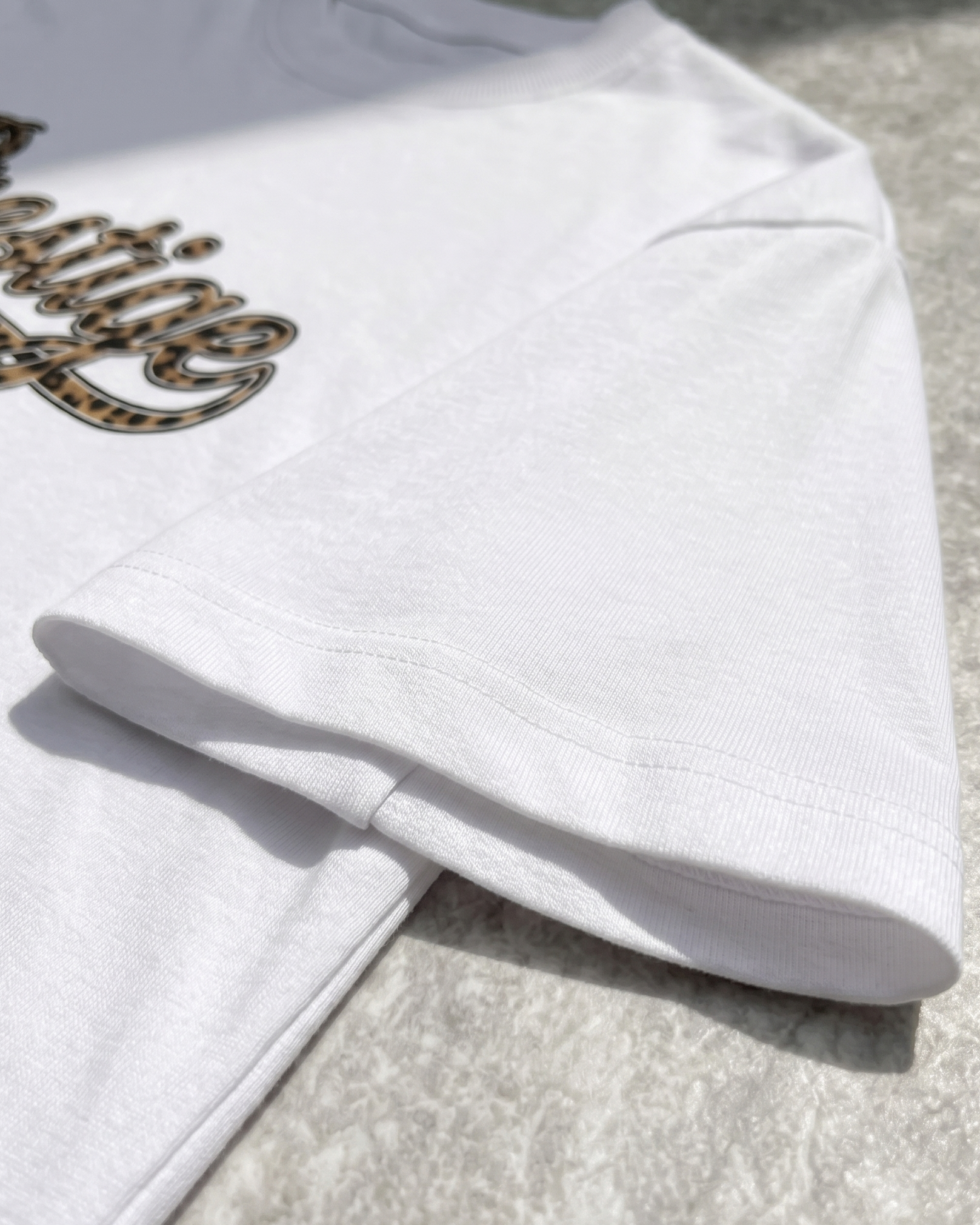 TEE-SHIRT LEOPARD SCRIPT - BLANC