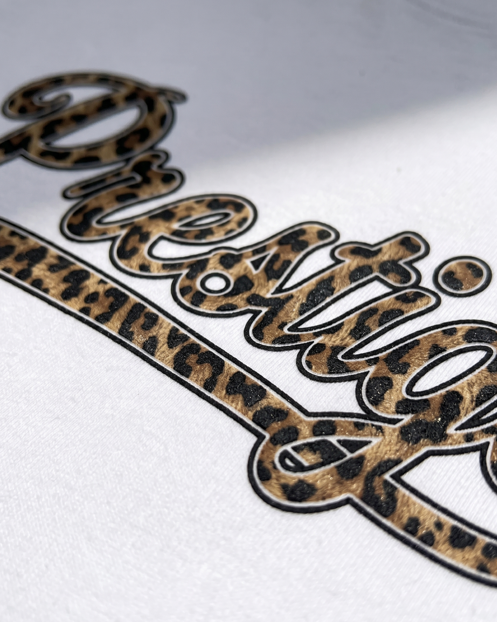 TEE-SHIRT LEOPARD SCRIPT - BLANC