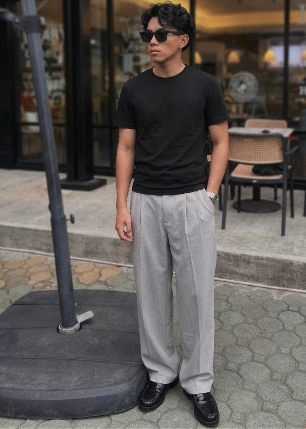 LOT DE T-SHIRTS AJUSTÉS NOIR ET BLANC